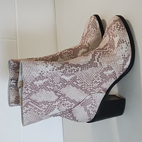 Dolce Vita Snake Embossed Genuine Leather Silver Inner Zipper Samie Boot 8.5 - Picture 1 of 14